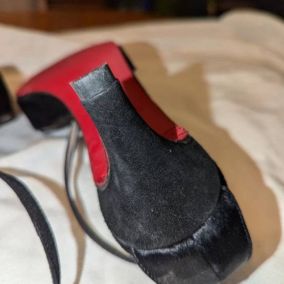 Manolo Blahnik Black Women's Shoe - Picture 3 of 10